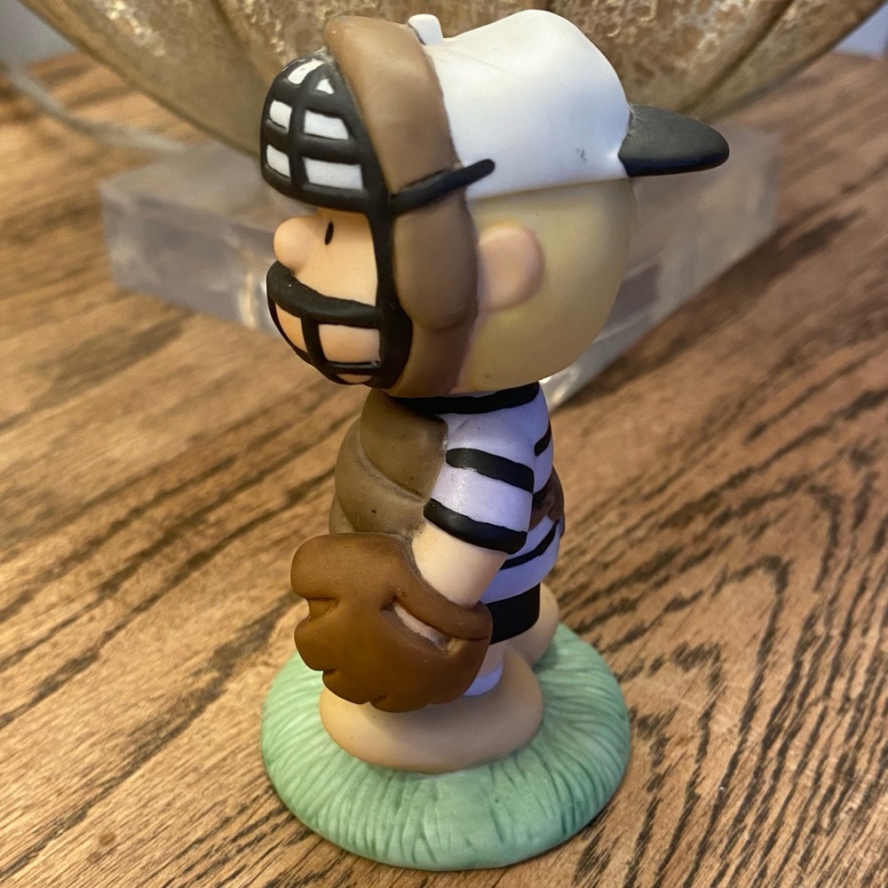 Westland 8342 Giftware Peanuts Figurine Schroder Playing Bassball - Picture 3 of 6